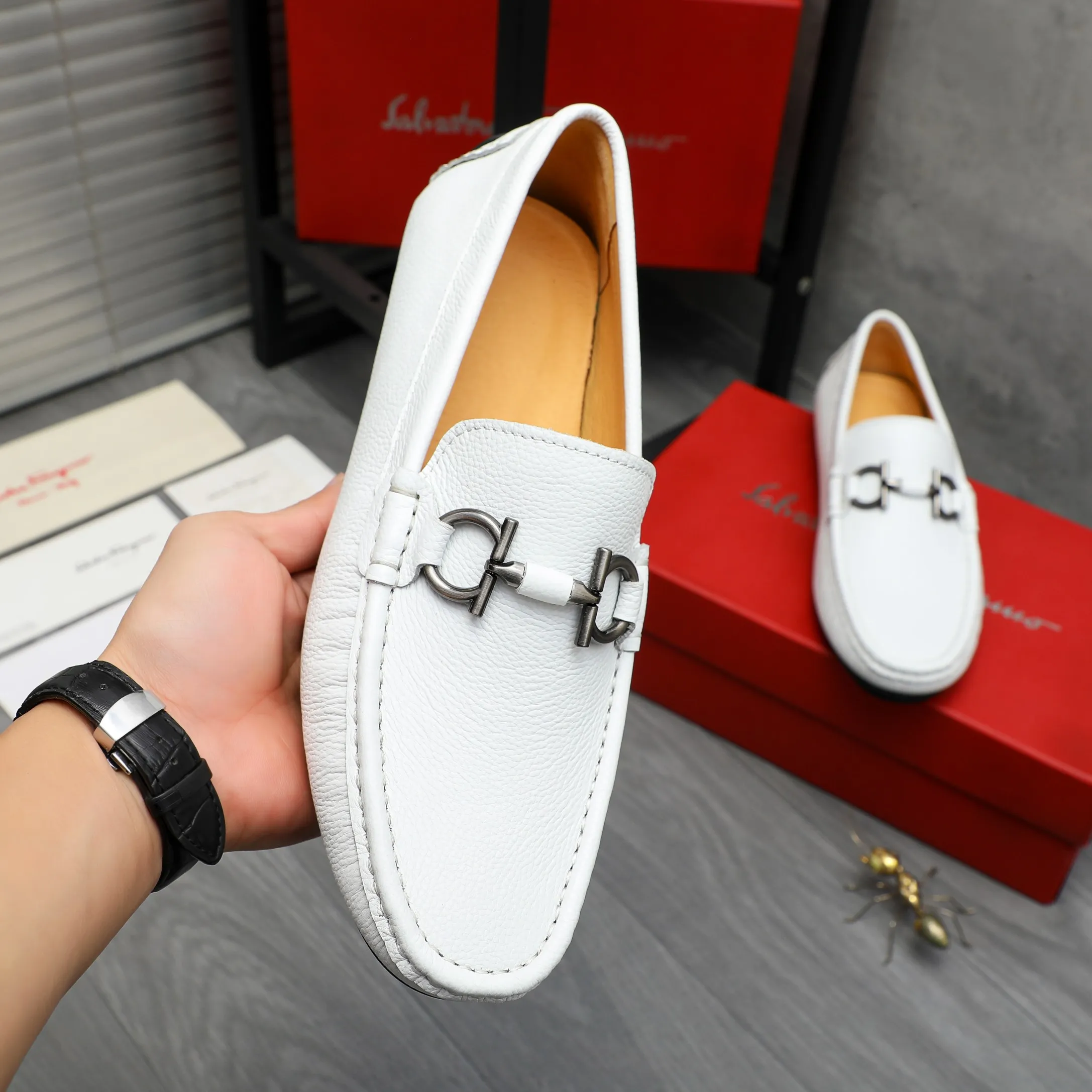 Men's shoes 💰p380 Product trademark: Ferragamo " Ferragamo ] Casual slip-on men's shoes Regular size: 38-45 Product material: Selected pebbled cowhide upper, pigskin lining, rubber outsole